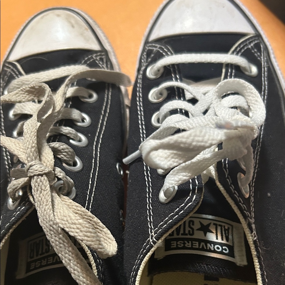 Converse Black and White Canvas Shoes! :)